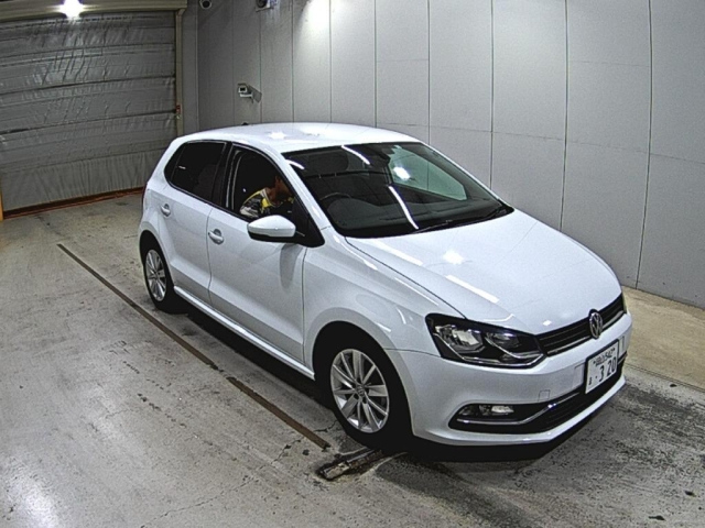 VOLKSWAGEN POLO 2015