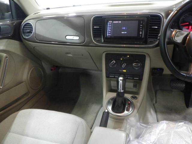 VOLKSWAGEN THE BEETLE 2014