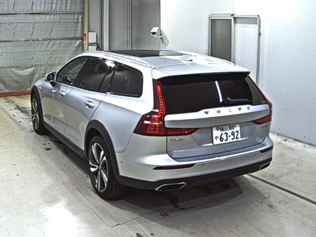 VOLVO V60 2022