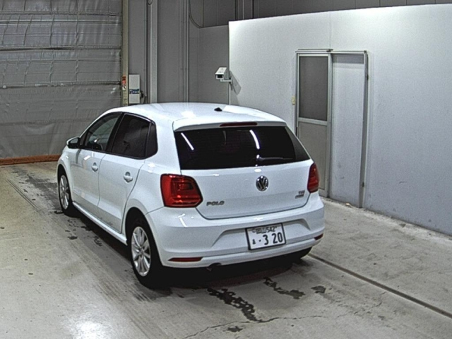 VOLKSWAGEN POLO 2015