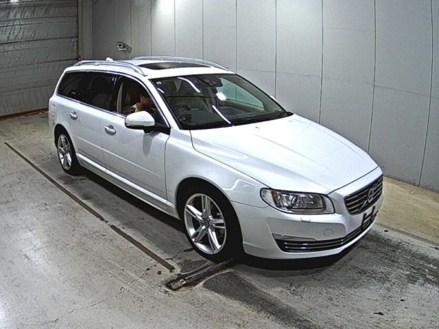 VOLVO V70 2015