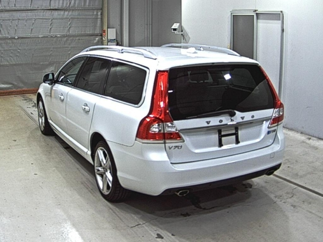 VOLVO V70 2015