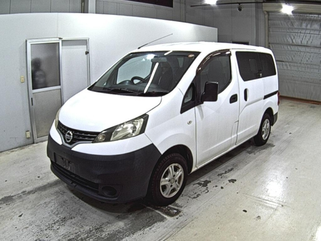 NISSAN NV200 2013