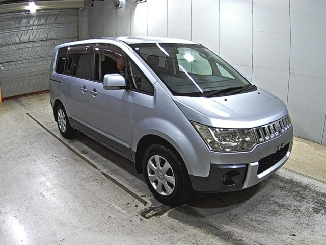 MITSUBISHI DELICA D5 2013