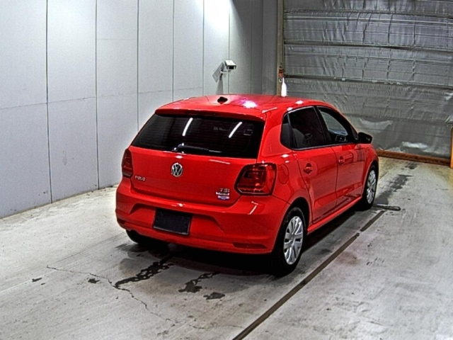 VOLKSWAGEN POLO 2015