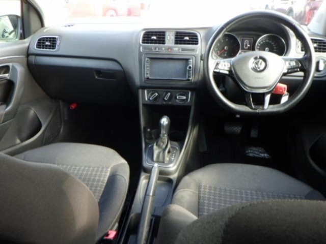 VOLKSWAGEN POLO 2015