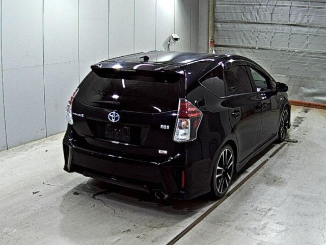 TOYOTA PRIUS ALPHA 2017