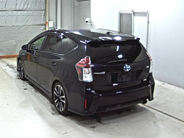TOYOTA PRIUS ALPHA 2017