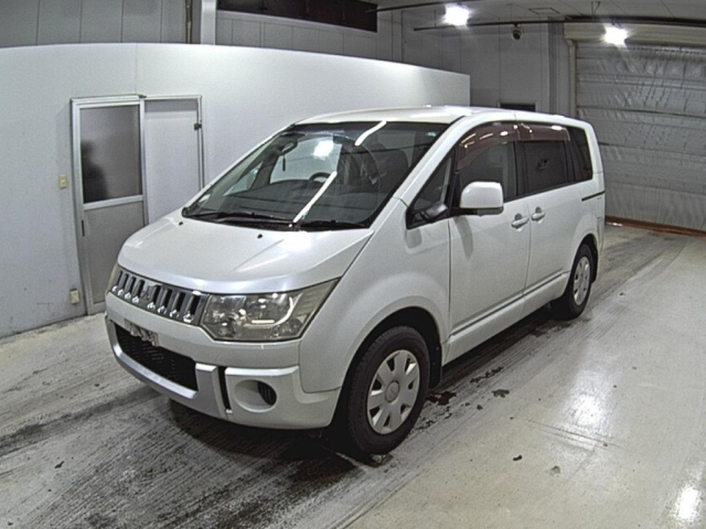 MITSUBISHI DELICA D5 2011
