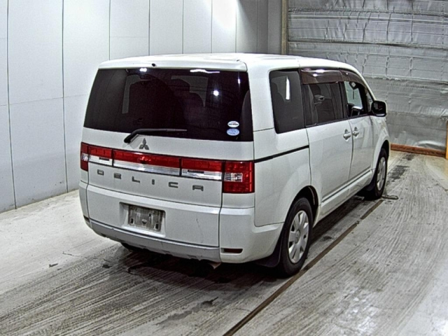 MITSUBISHI DELICA D5 2011