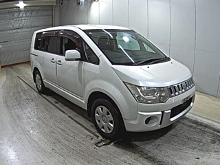 MITSUBISHI DELICA D5 2011
