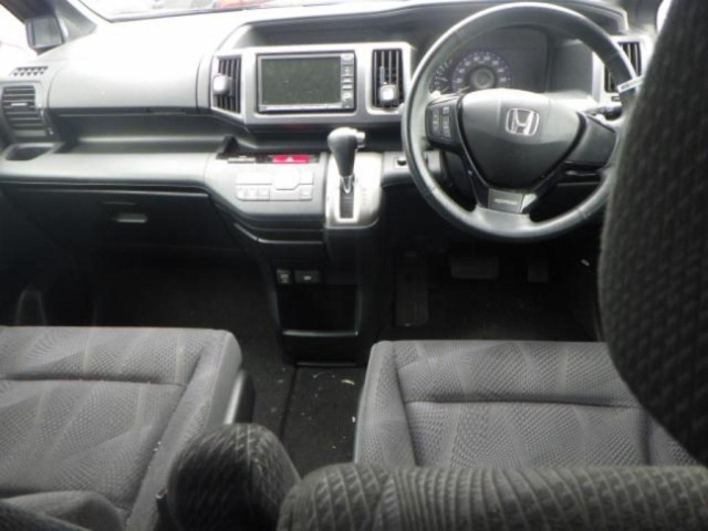 HONDA STEP WAGON 2011