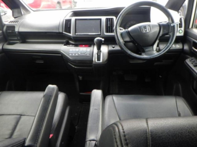 HONDA STEP WAGON 2011