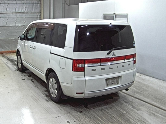 MITSUBISHI DELICA D5 2011