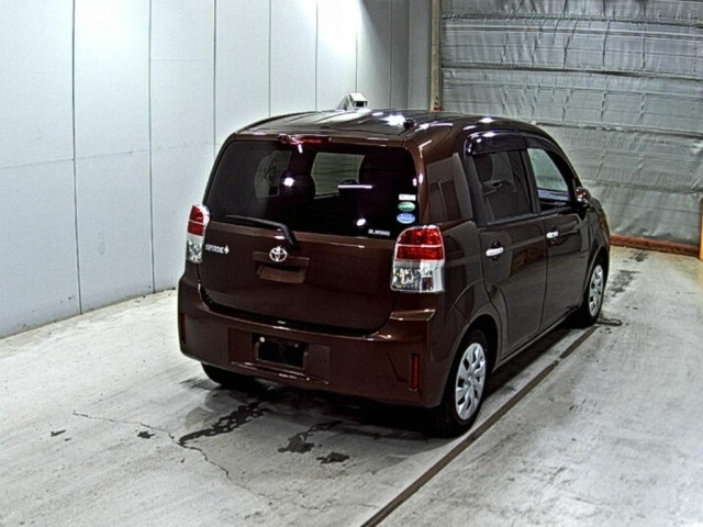 TOYOTA SPADE 2012