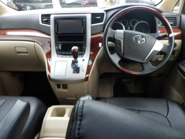 TOYOTA ALPHARD 2009