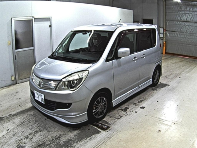 MITSUBISHI DELICA D2 2013