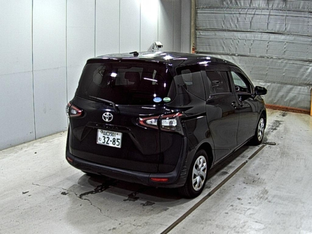 TOYOTA SIENTA 2015