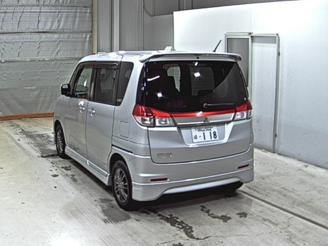 MITSUBISHI DELICA D2 2013