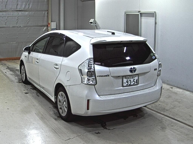 TOYOTA PRIUS ALPHA 2012