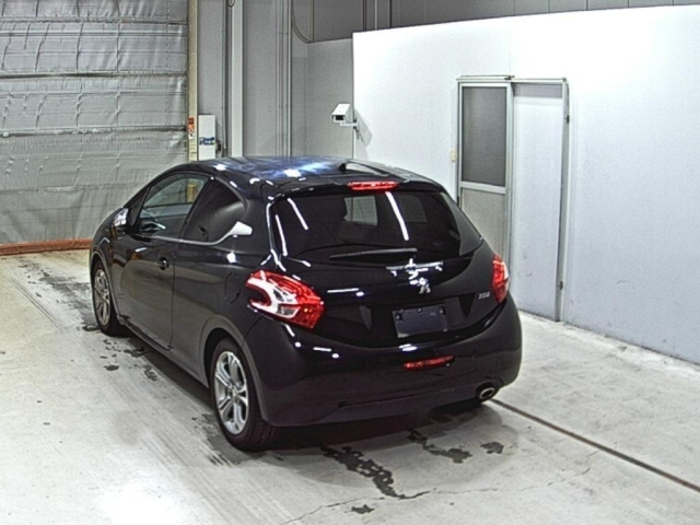 PEUGEOT 208 2014