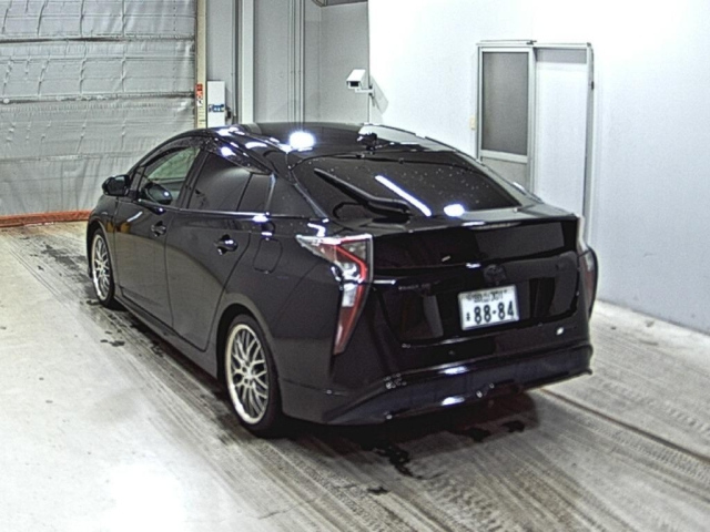 TOYOTA PRIUS 2017