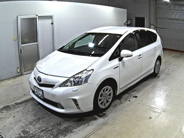 TOYOTA PRIUS ALPHA 2012