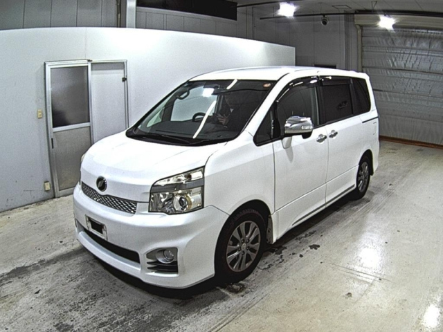 TOYOTA VOXY 2014