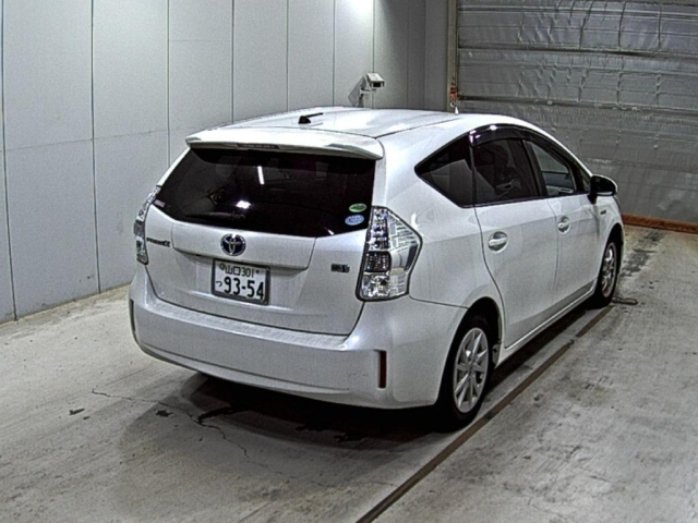 TOYOTA PRIUS ALPHA 2012