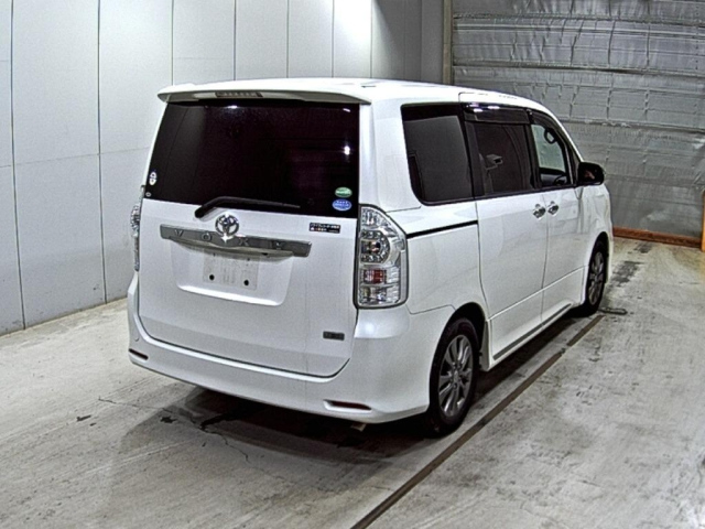 TOYOTA VOXY 2014