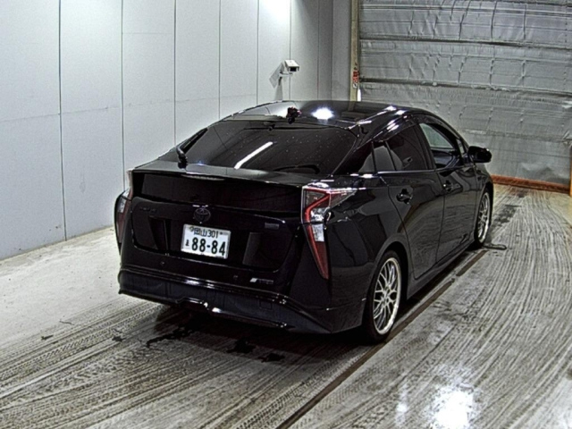 TOYOTA PRIUS 2017