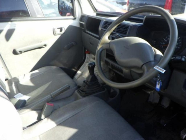 MITSUBISHI MINICAB TRUCK 2010