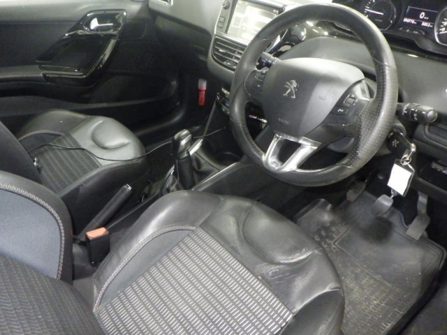 PEUGEOT 208 2014