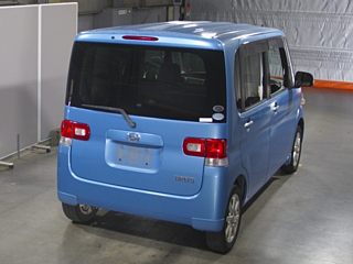 DAIHATSU TANTO 2011