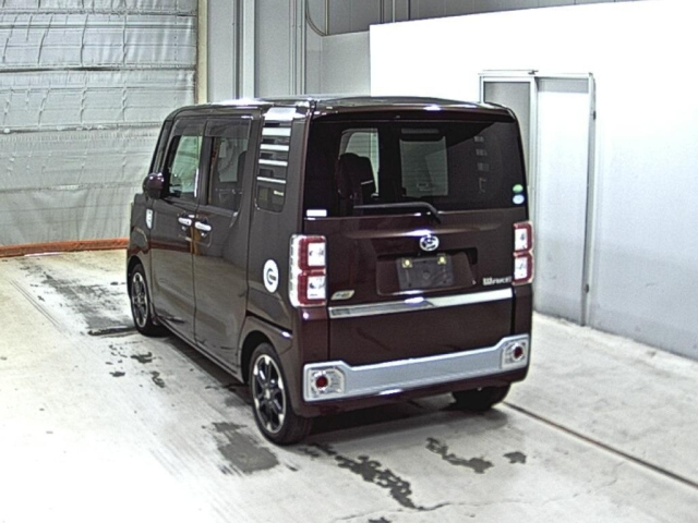 DAIHATSU WAKE 2015