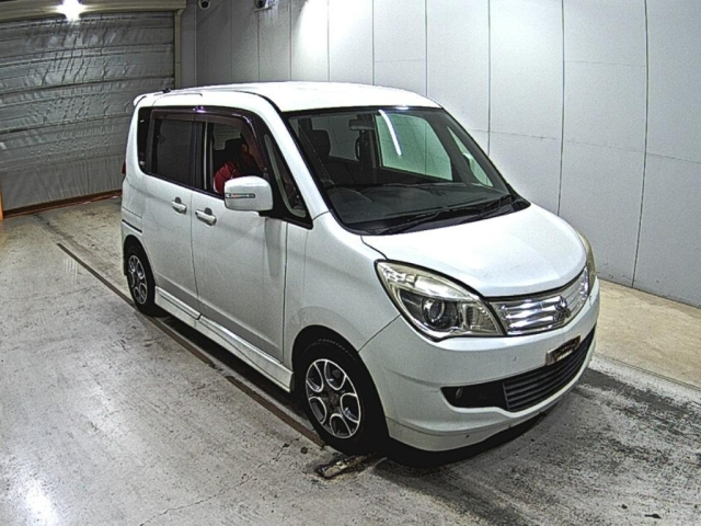 MITSUBISHI DELICA D2 2012