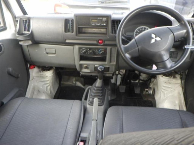 MITSUBISHI MINICAB VAN 2013