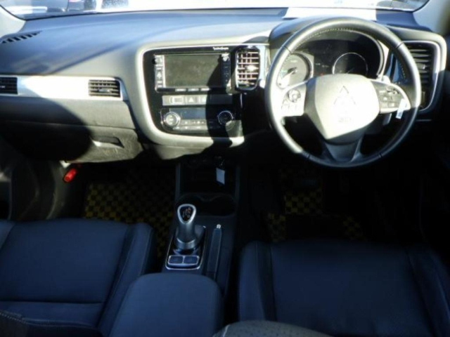 MITSUBISHI OUTLANDER PHEV 2014