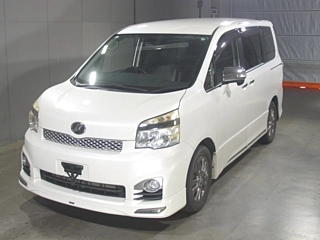 TOYOTA VOXY 2013