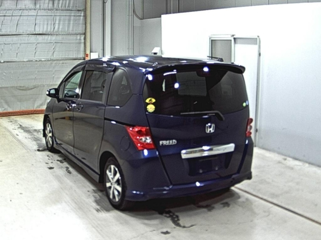 HONDA FREED 2010