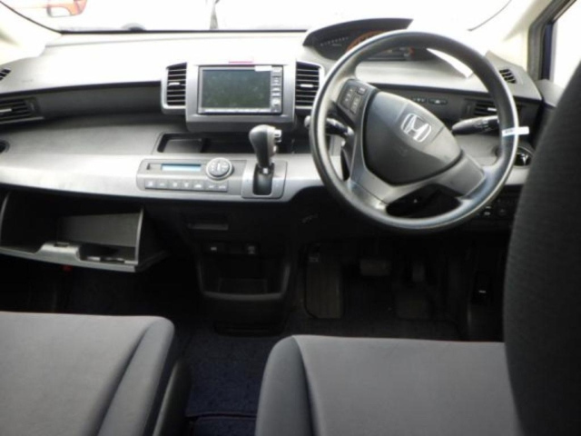 HONDA FREED 2010