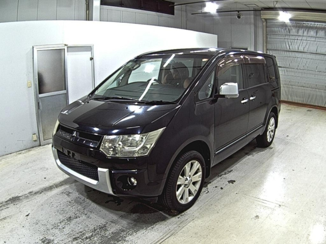 MITSUBISHI DELICA D5 2011