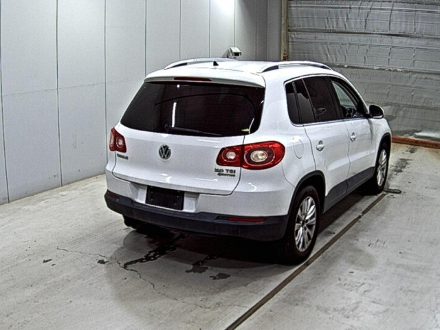 VOLKSWAGEN TIGUAN 2011