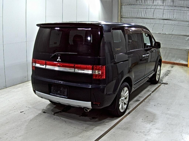 MITSUBISHI DELICA D5 2011