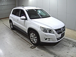 VOLKSWAGEN TIGUAN 2011