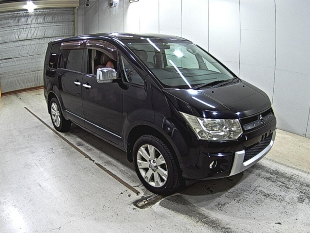 MITSUBISHI DELICA D5 2011