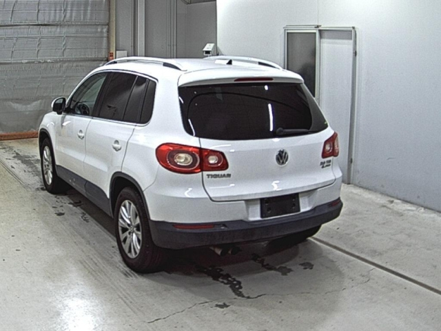 VOLKSWAGEN TIGUAN 2011