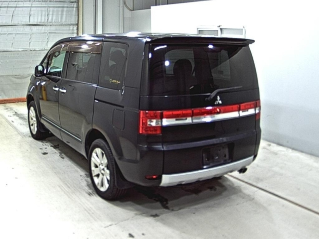 MITSUBISHI DELICA D5 2011