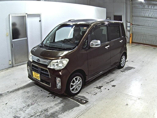 SUBARU LUCRA 2012