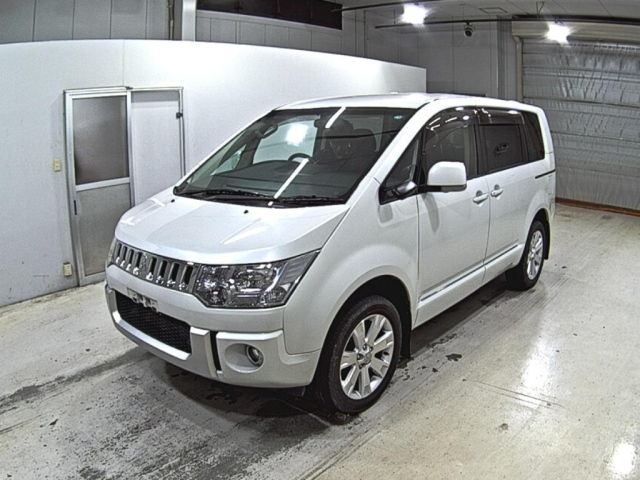 MITSUBISHI DELICA D5 2017